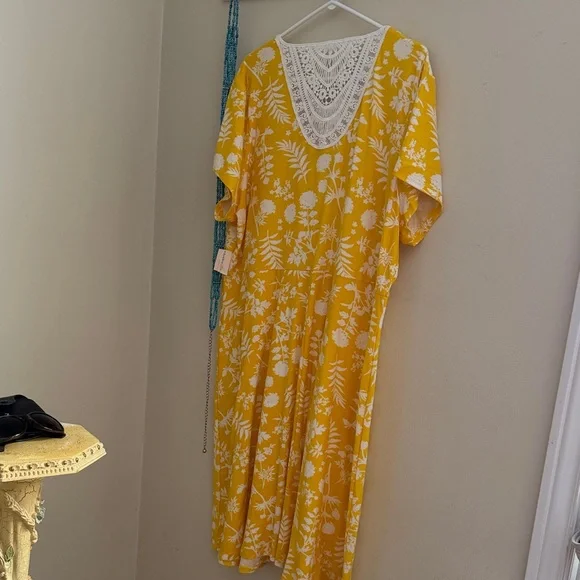 Yellow Floral Lace-Trim Dress - Picture 2 of 6